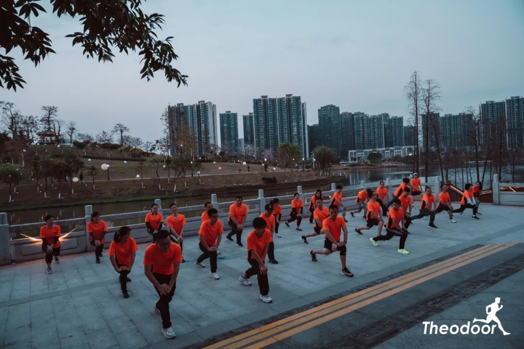 西奥多跑团一起跑赢未来